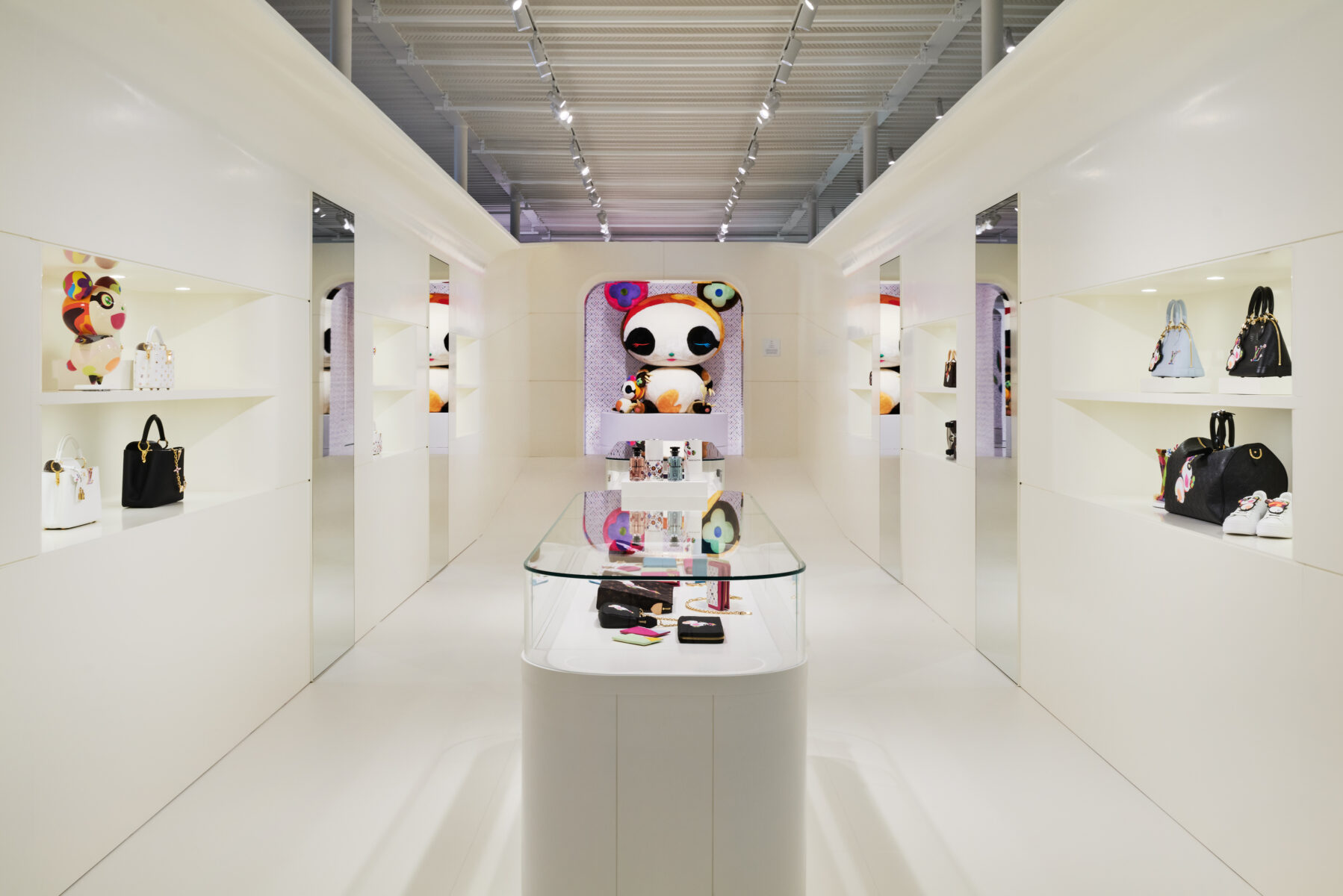 LOUIS VUITTON（ルイ・ヴィトン）× MURAKAMI」 東京・原宿に