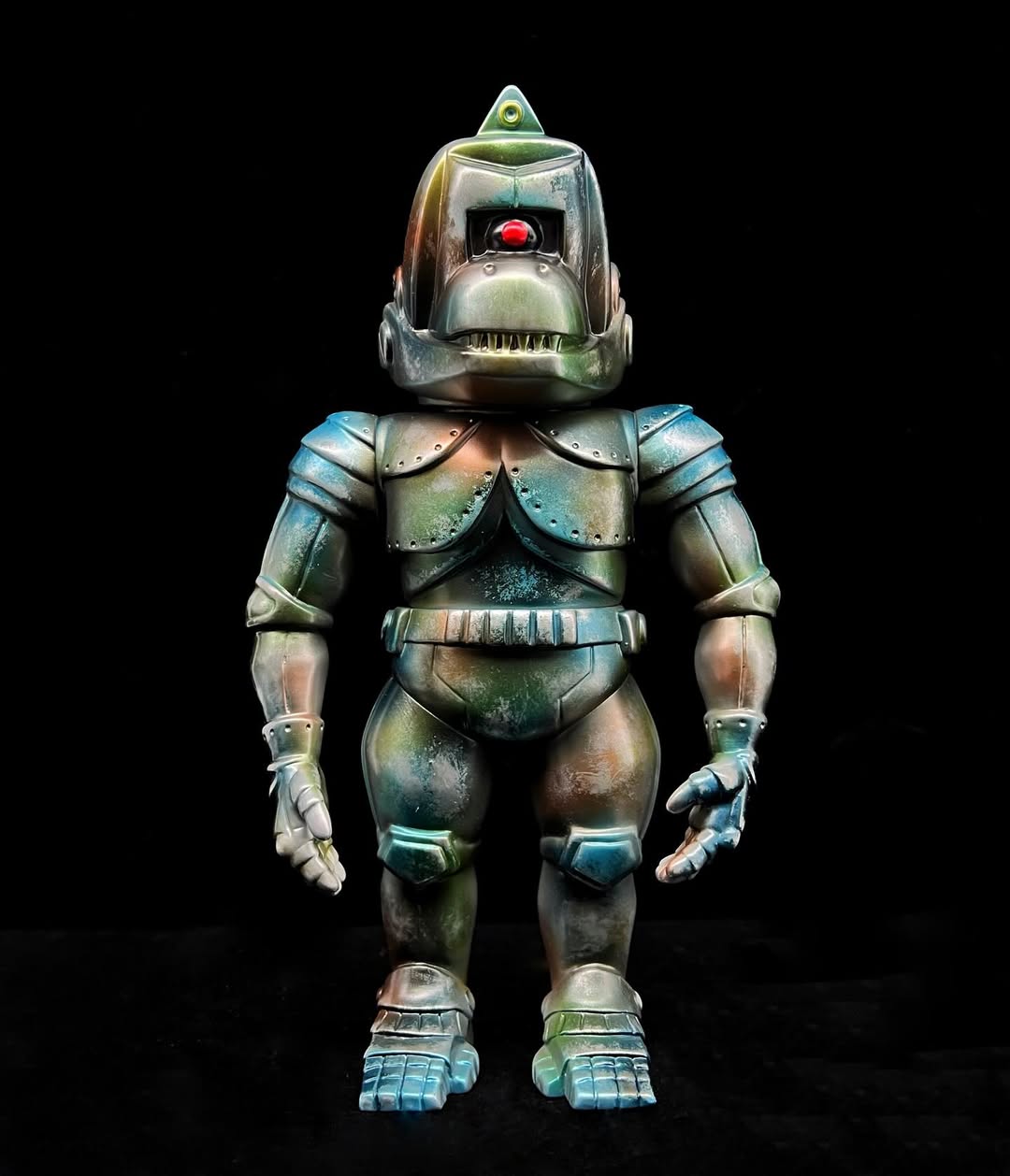 全高約40cmサイズのSOFVIPS-G「野原しんのすけ」新作は驚きの蓄光仕様