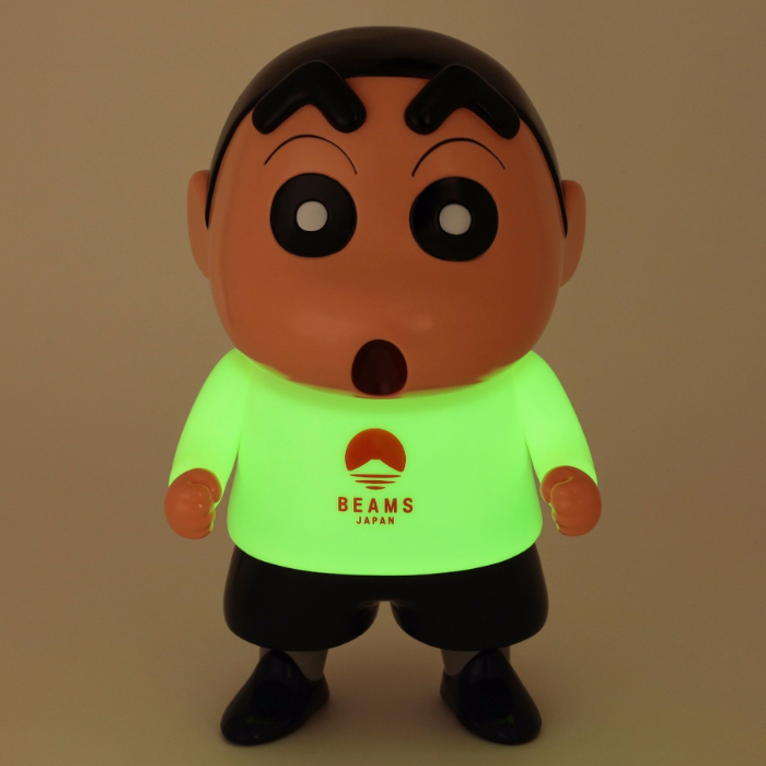 全高約40cmサイズのSOFVIPS-G「野原しんのすけ」新作は驚きの蓄光仕様