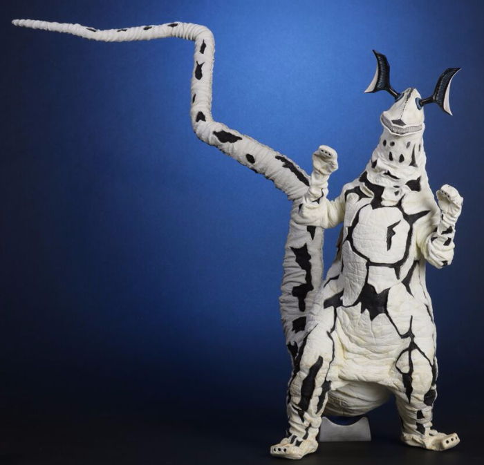 エクスプラスから伝説の原型師・井上雅夫氏造形の「エレキング」出現