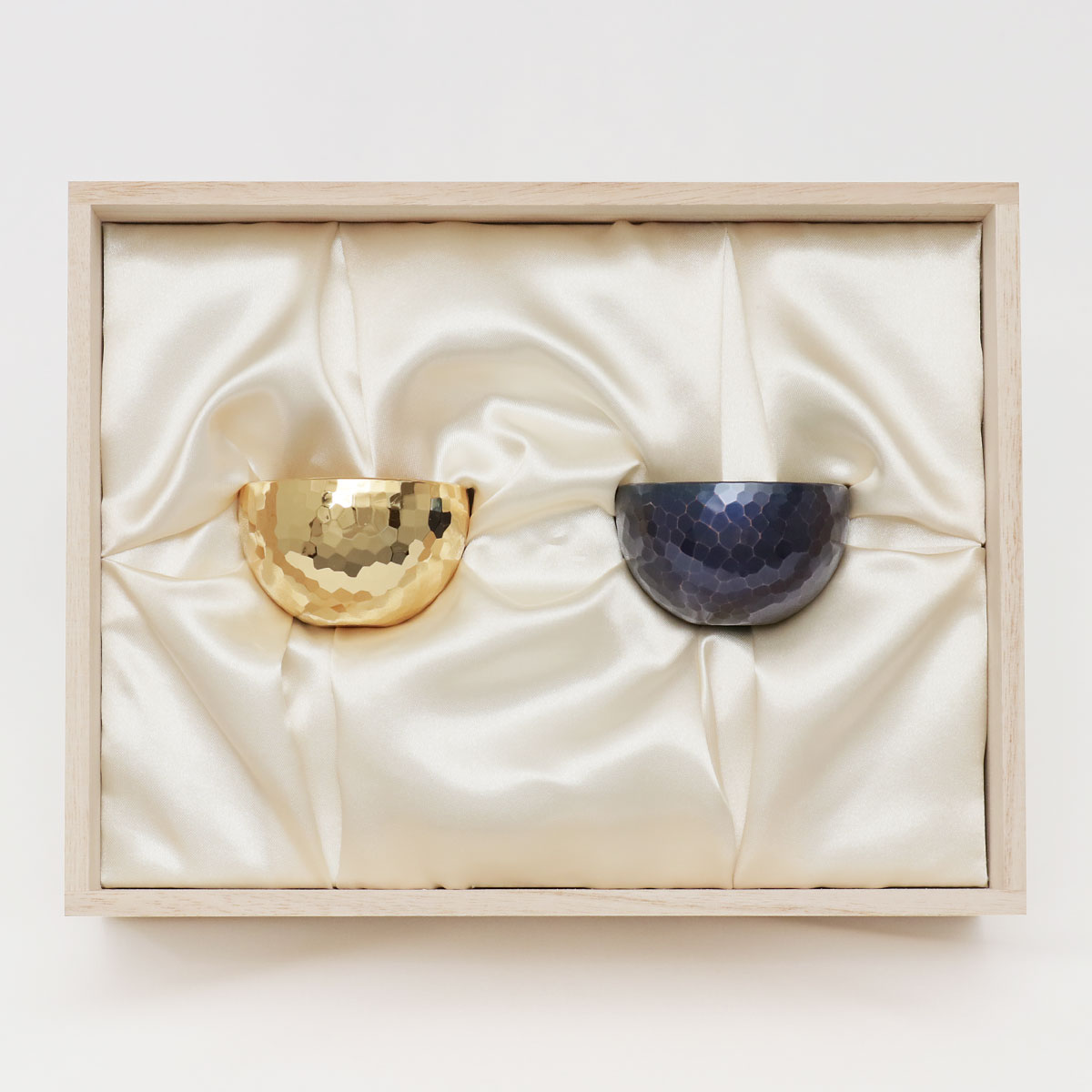 清雅堂］鎚起銅器｜酒器「ぐい呑み（50ml）」金メッキ×青藍色2個セット