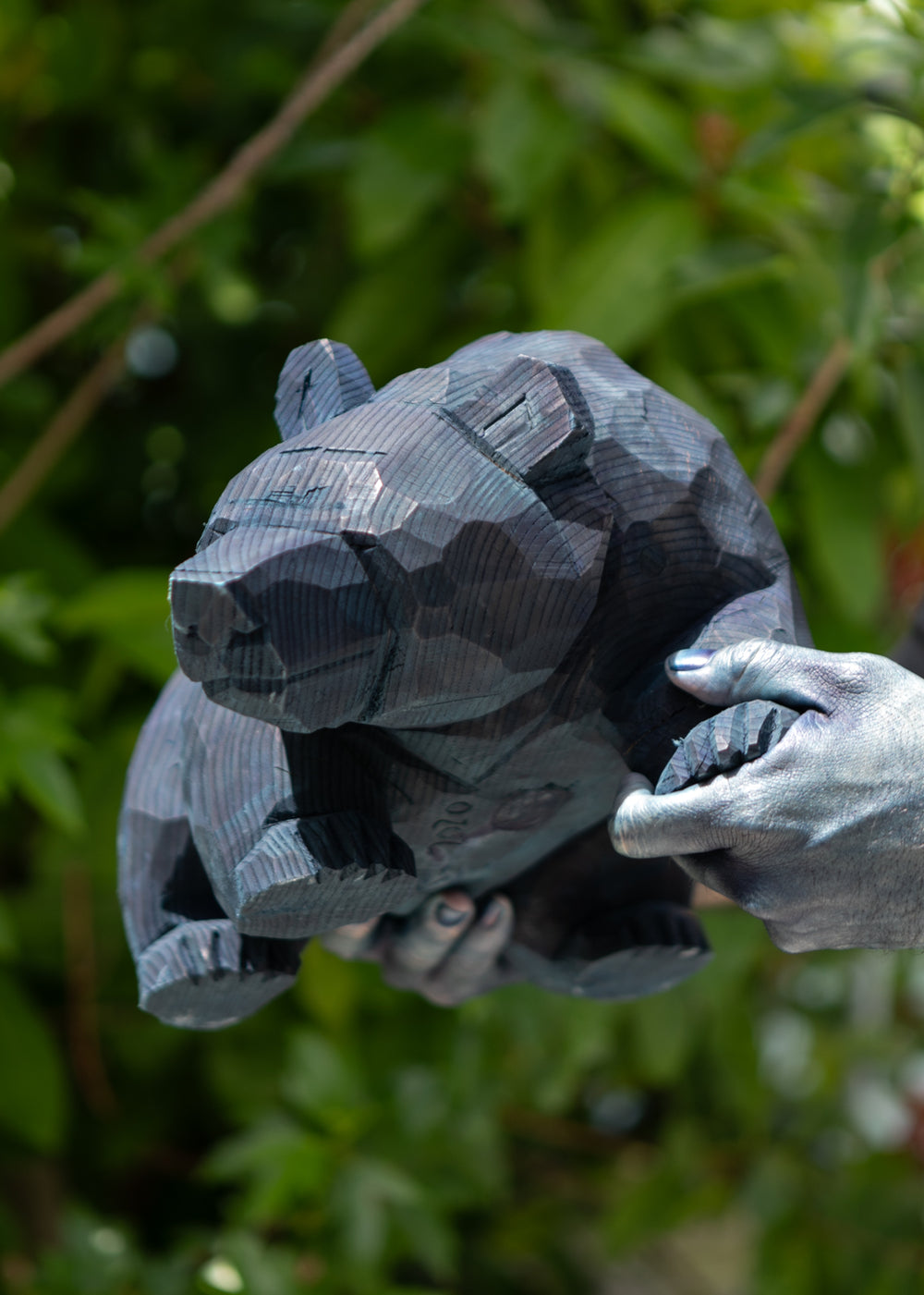 佐藤憲治作 木彫り 這い熊 徳島本藍染 佐藤憲治 