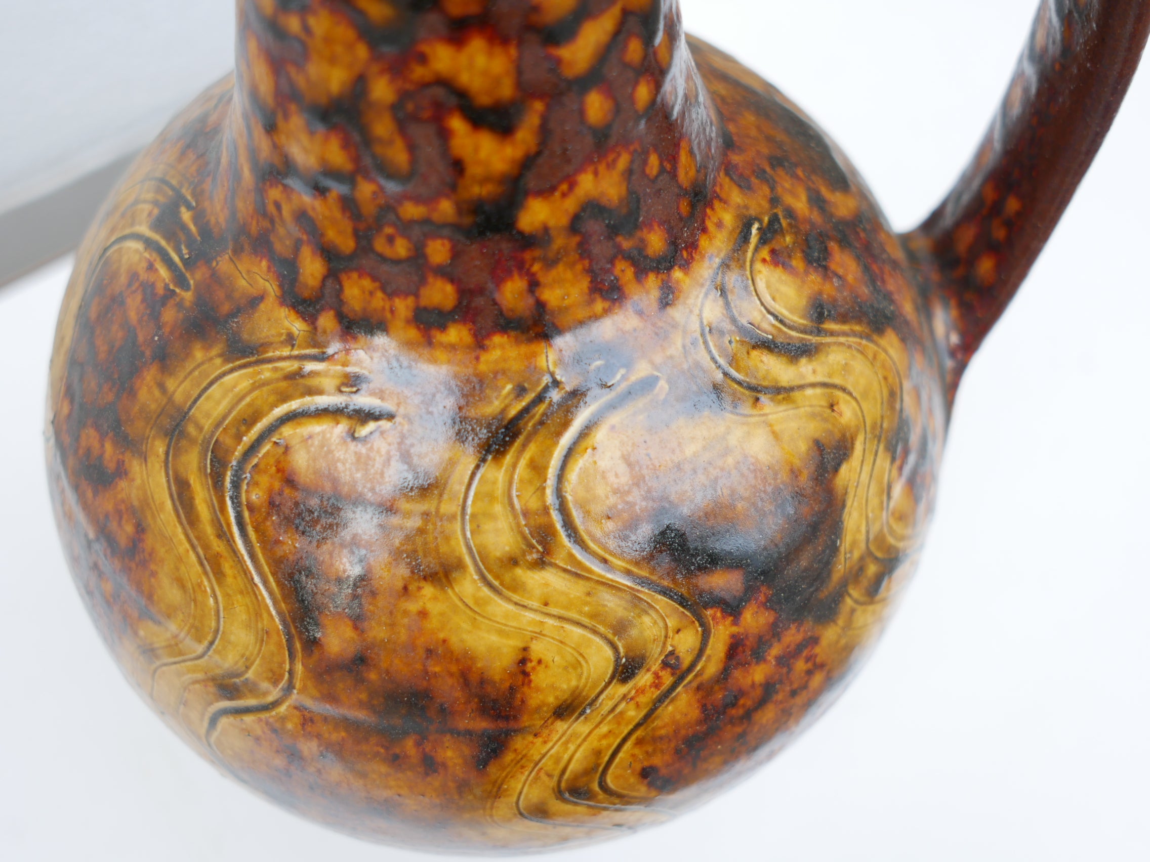 布志名焼4代目舩木道忠陰刻文飴釉偏壺