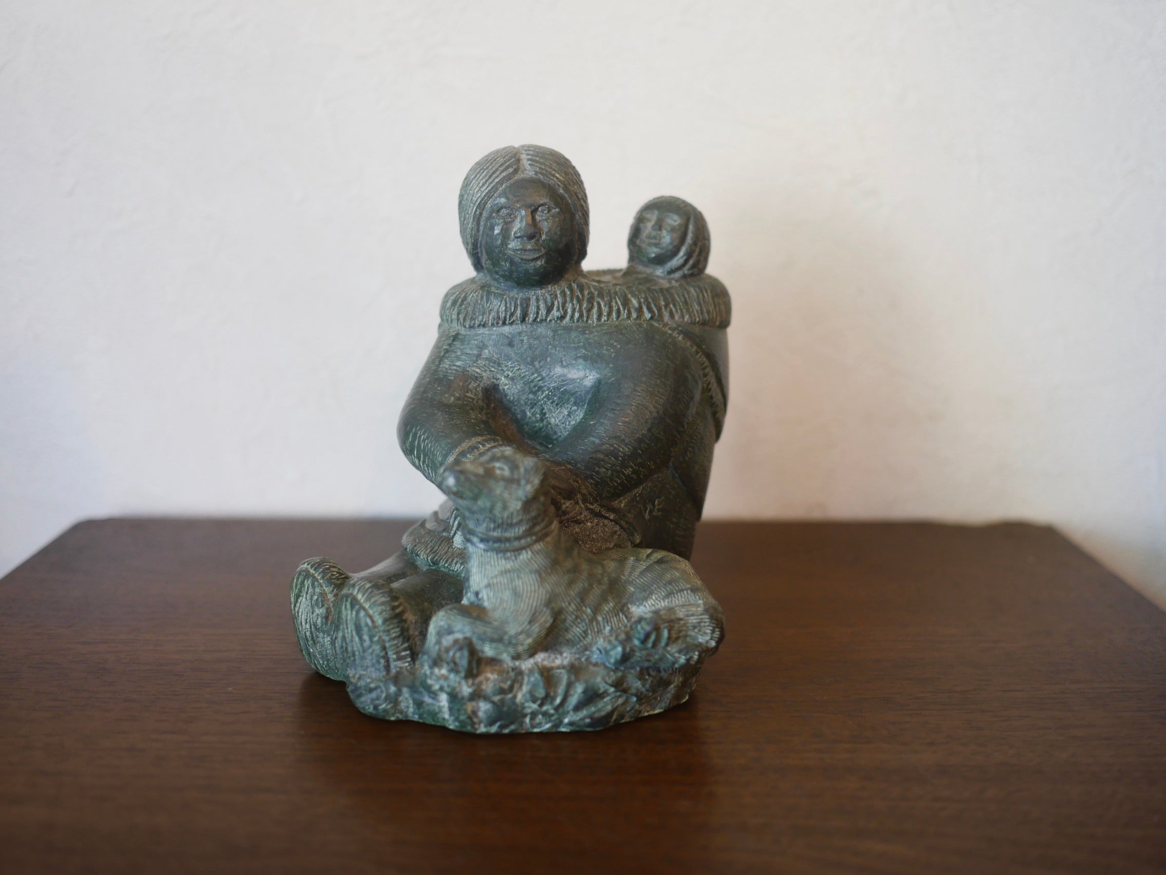 WE A WOLF ORIGINAL【イヌイット親子と犬】The wolf sculptures