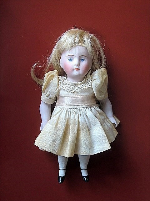 アンティークドール/ブルーの瞳色白の可憐で美しいケストナー143
