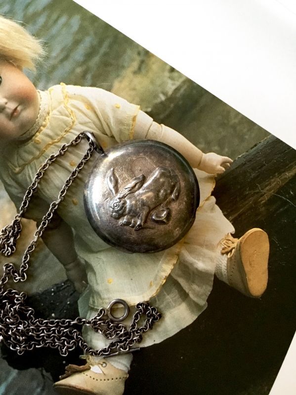 ベビーラトルイギリスうさぎシルバープレートヴィンテージアンティーク