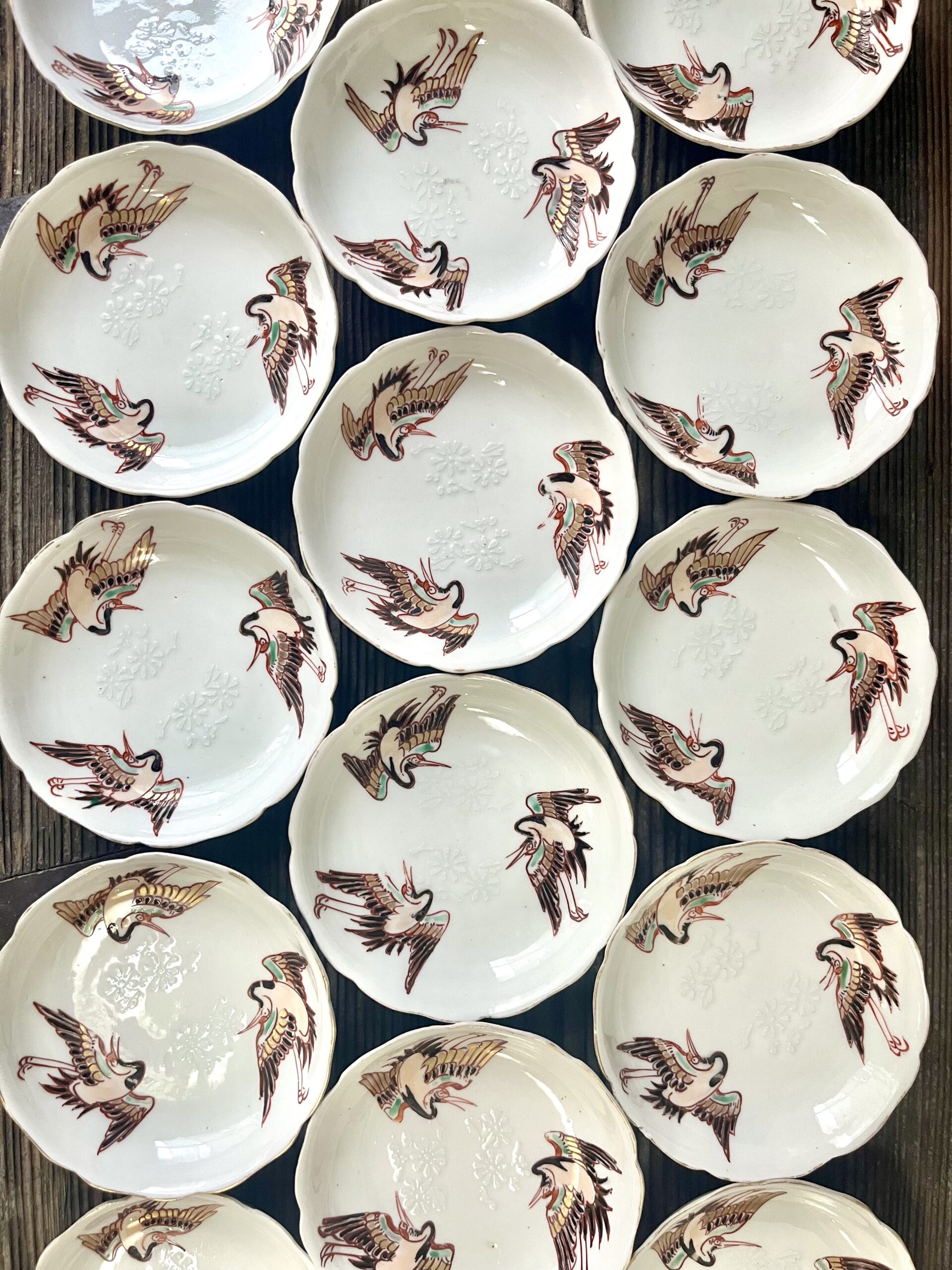 骨董水妖｜古伊万里白土型紙摺花文色絵三鶴小皿