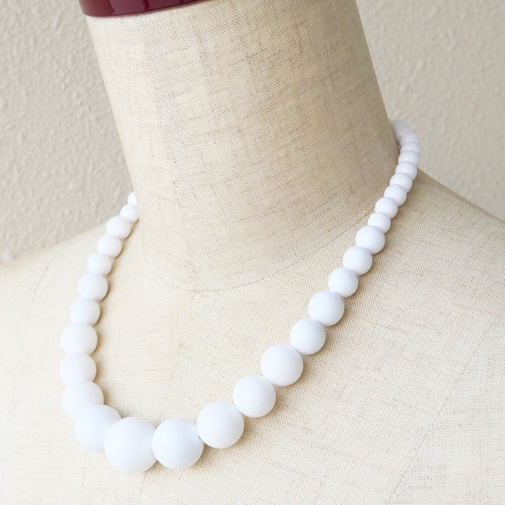 ホワイト ボール ネックレス 白玉 グラデーション | 夏 | ティアーズ