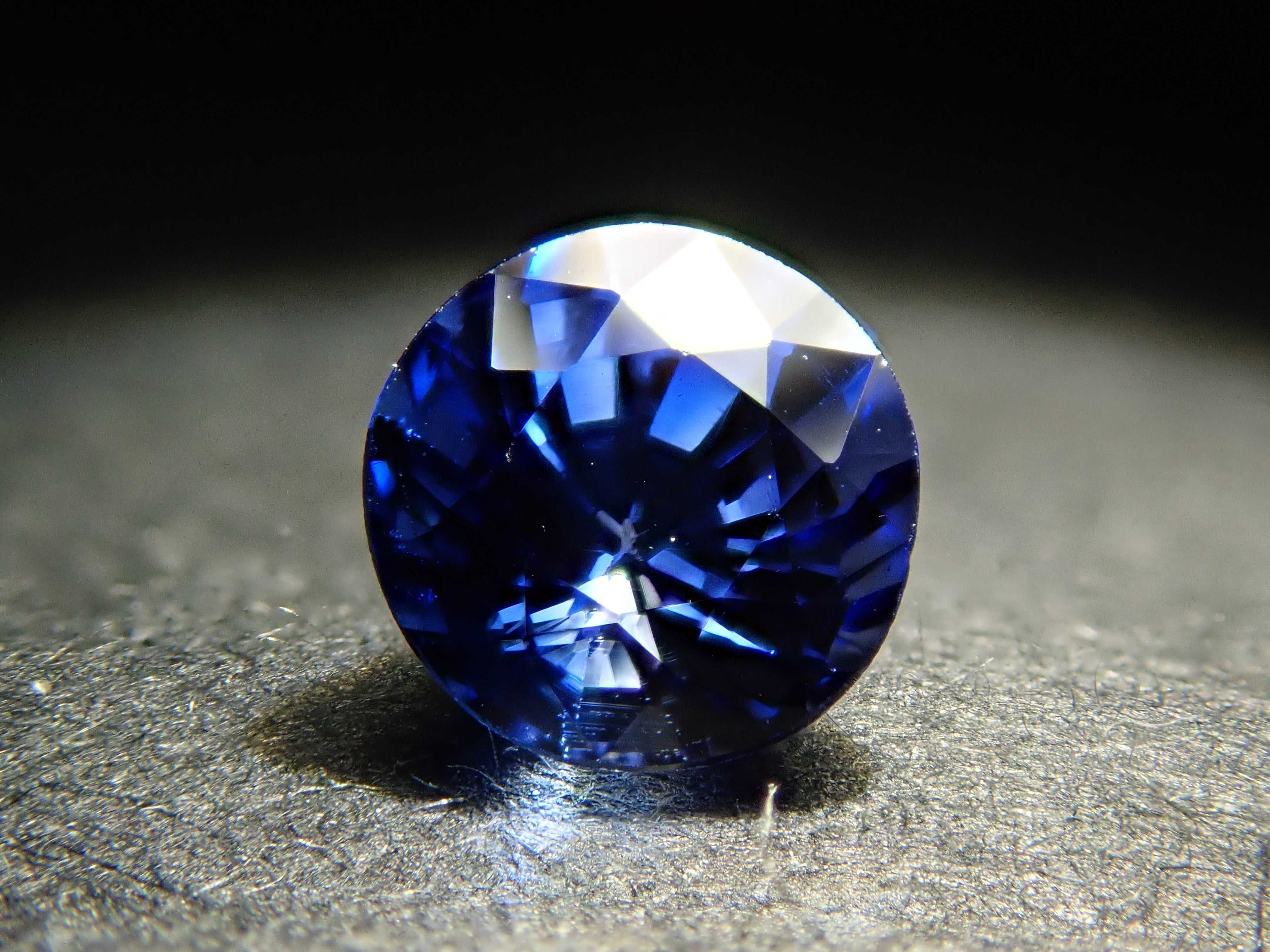 スリランカ産ブルーサファイア 0.414ctルース