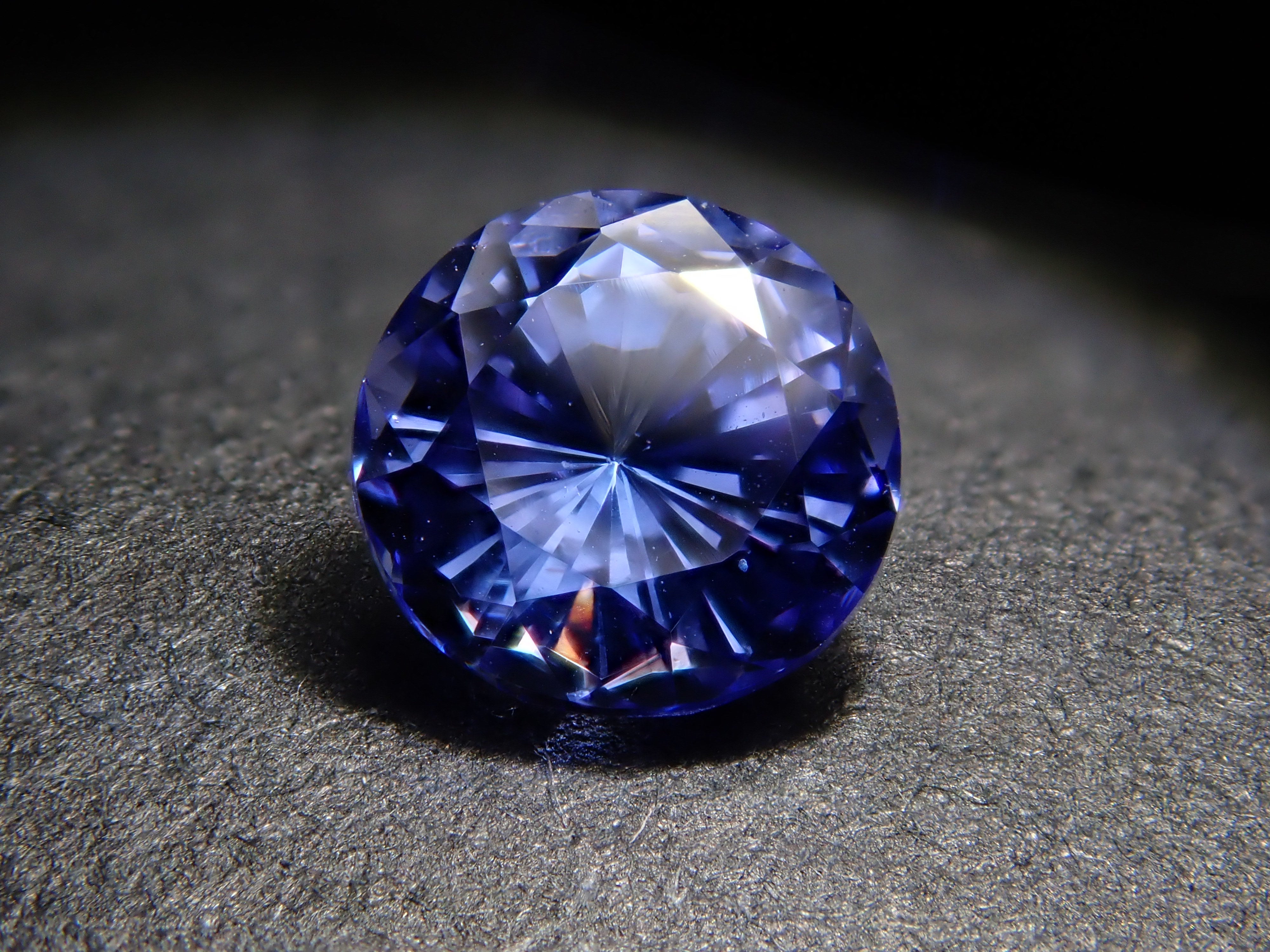 タンザニア産タンザナイト 4.5mm/0.390ctルース AIGS