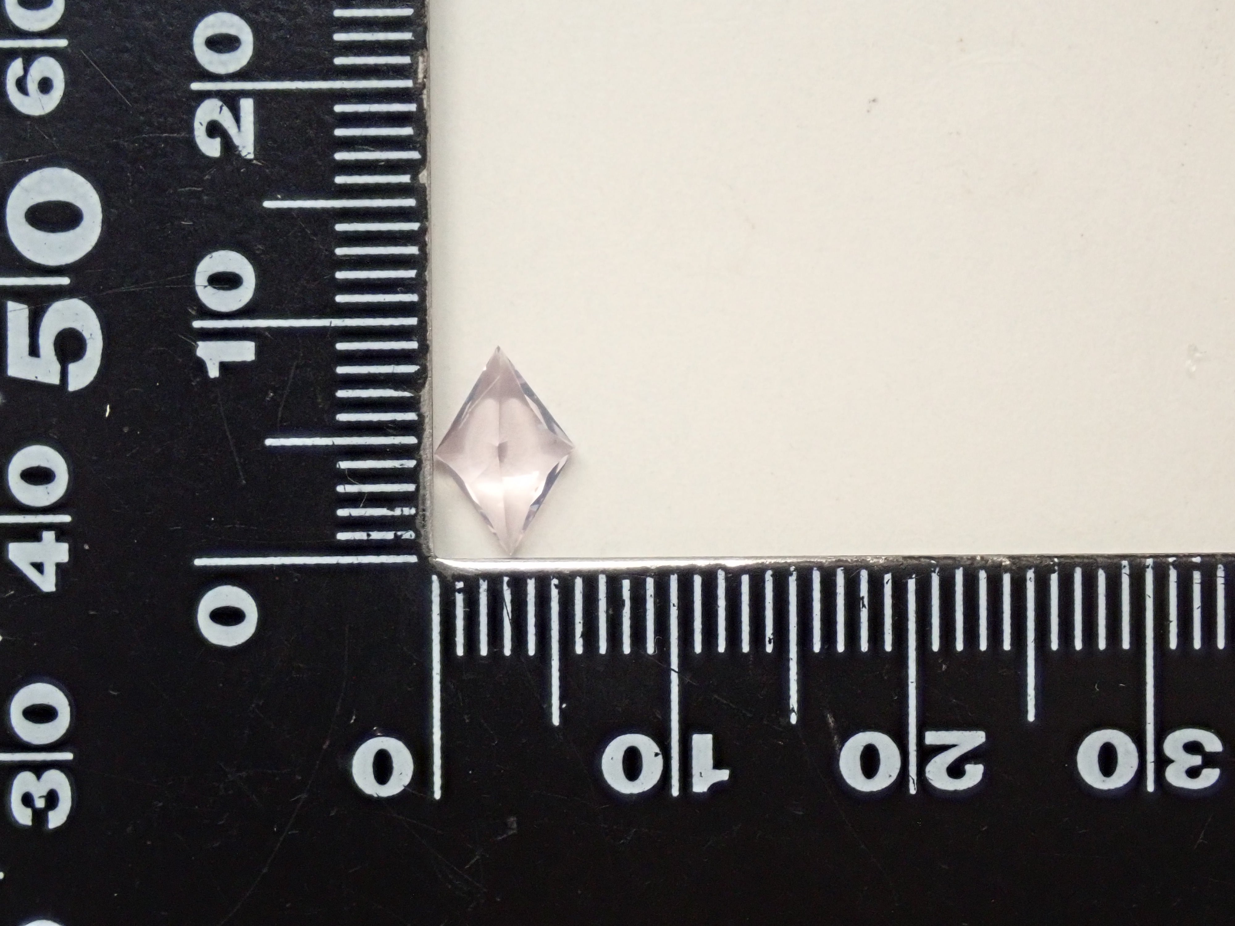 12561507掲載】ブラジル産ラベンダークォーツ（スコロライト） 0.716ct