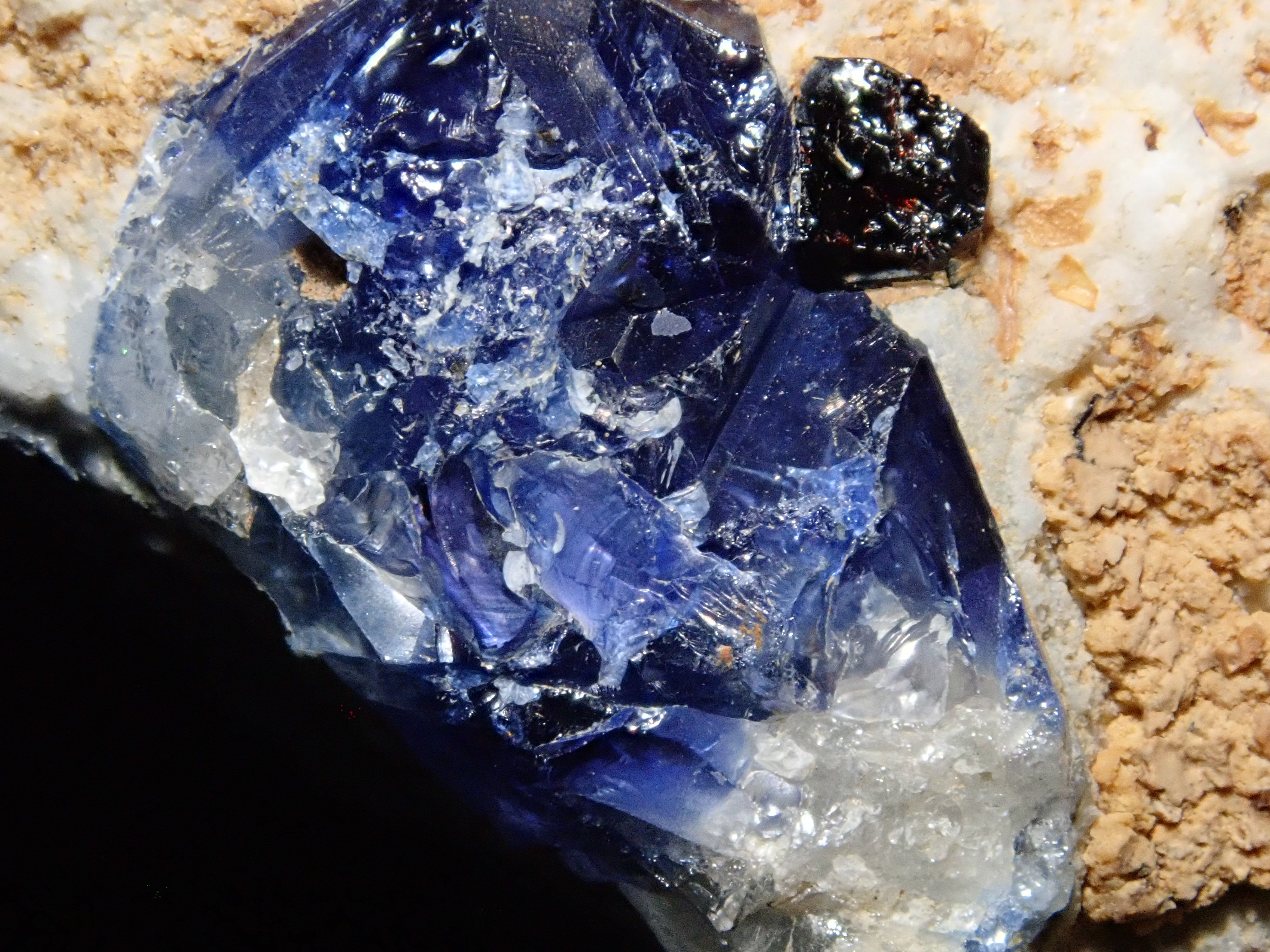 アメリカ/サンベニト産】ベニトアイト原石 宝石質】ベニトアイト