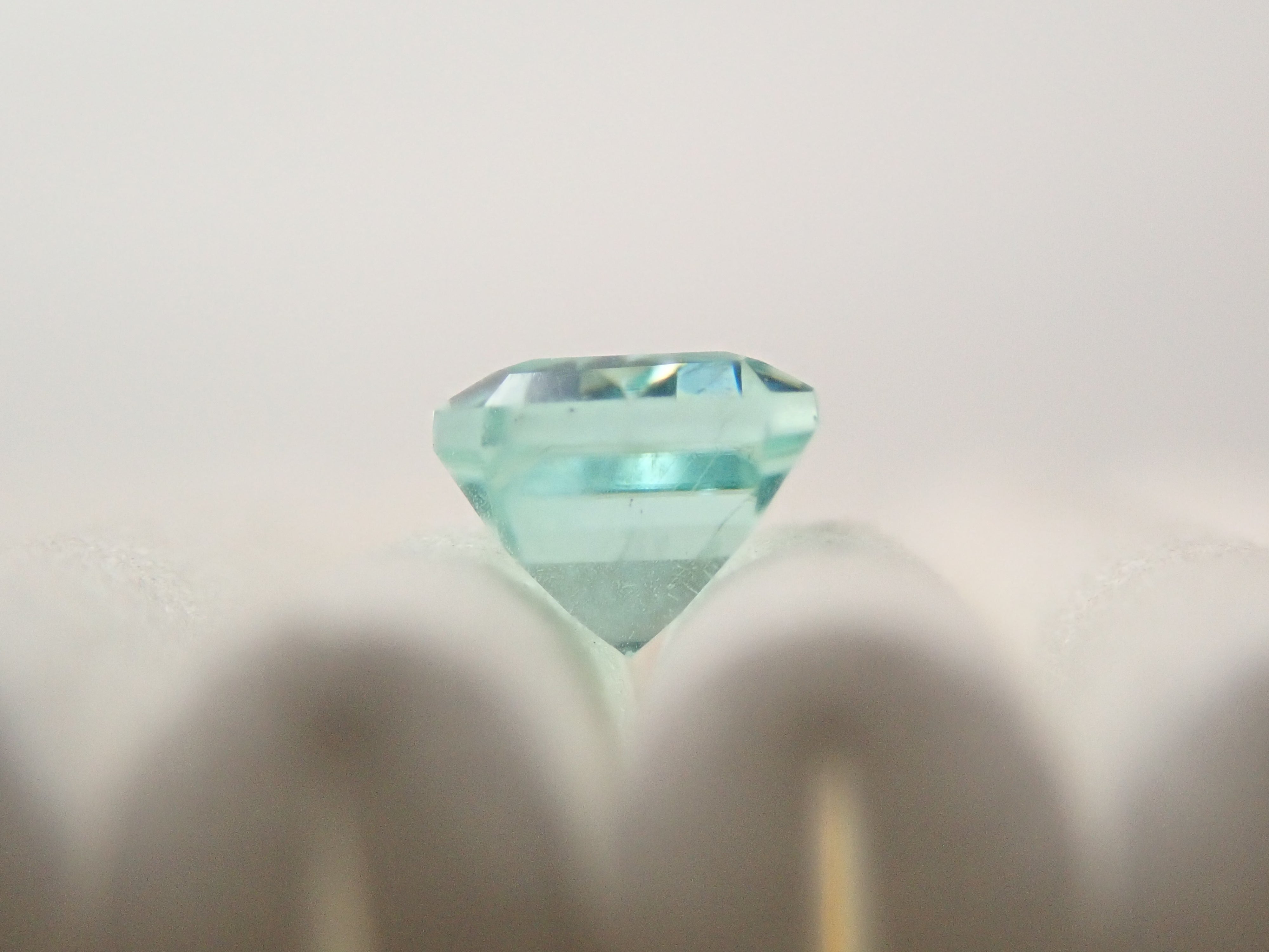 ボリビア産フォスフォフィライト 0.921ctルース