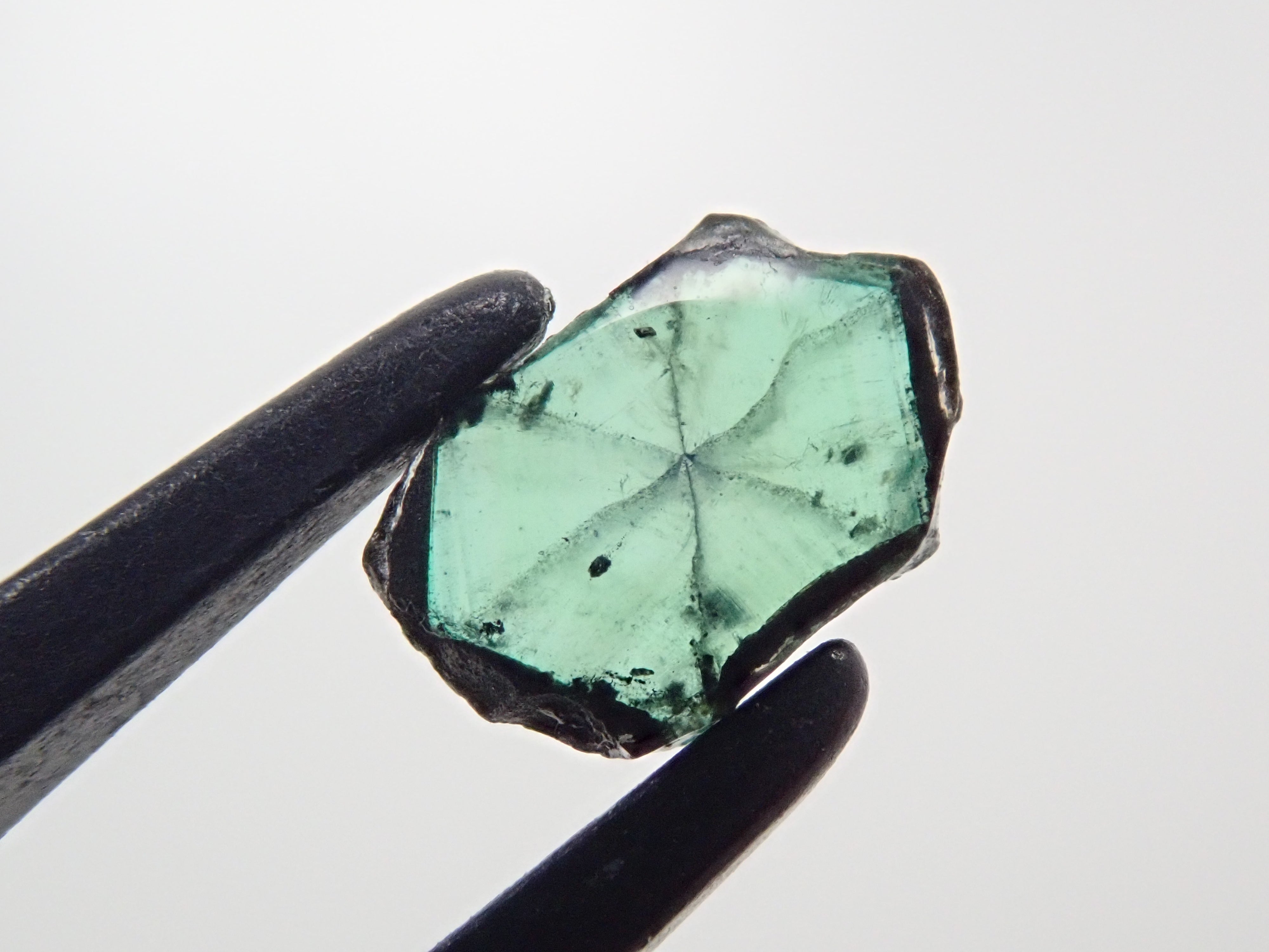 コロンビア産トラピッチェエメラルド 0.372ctルース