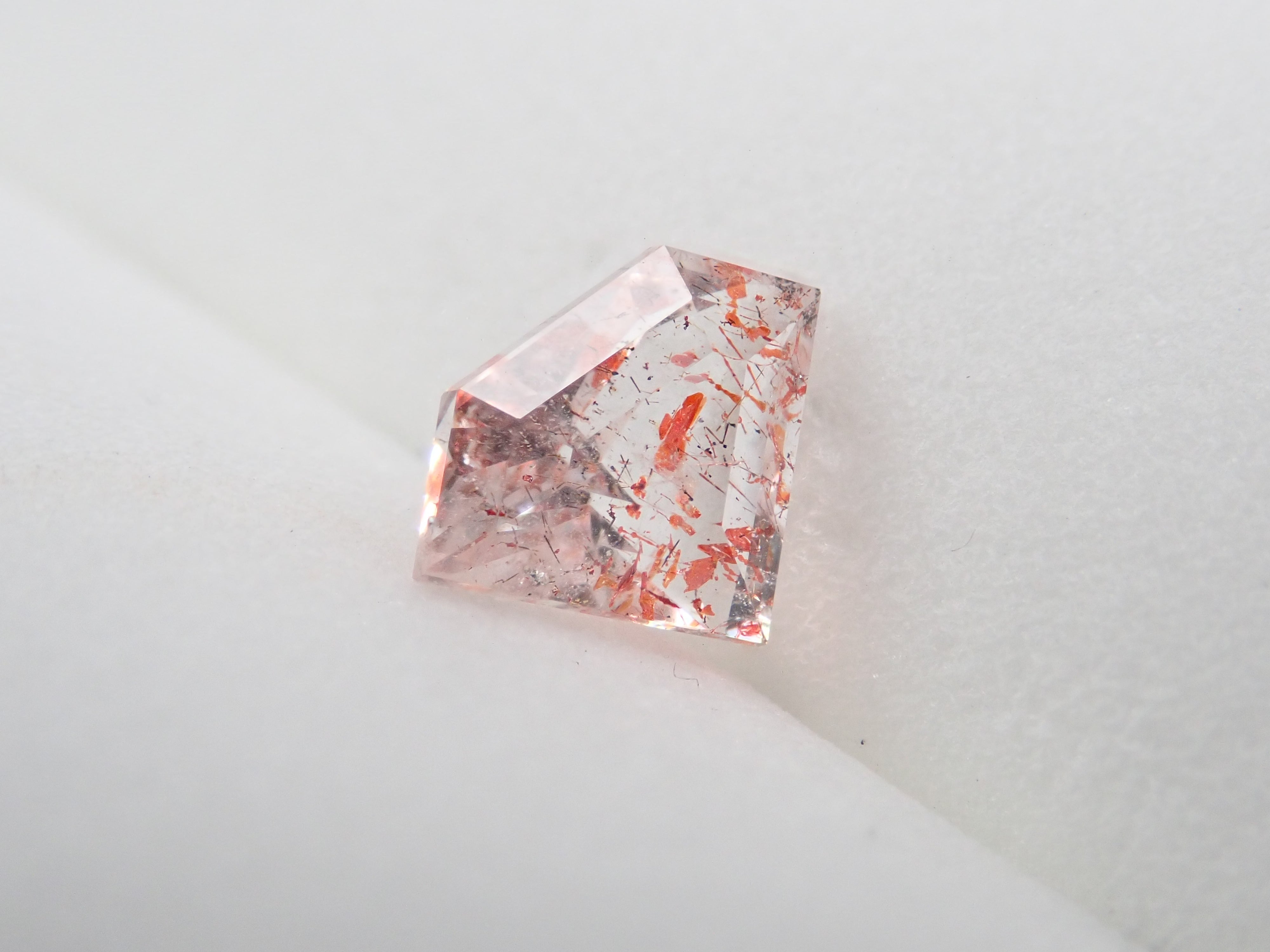 ブラジル産レピドクロサイトインクォーツ 0.692ctルース