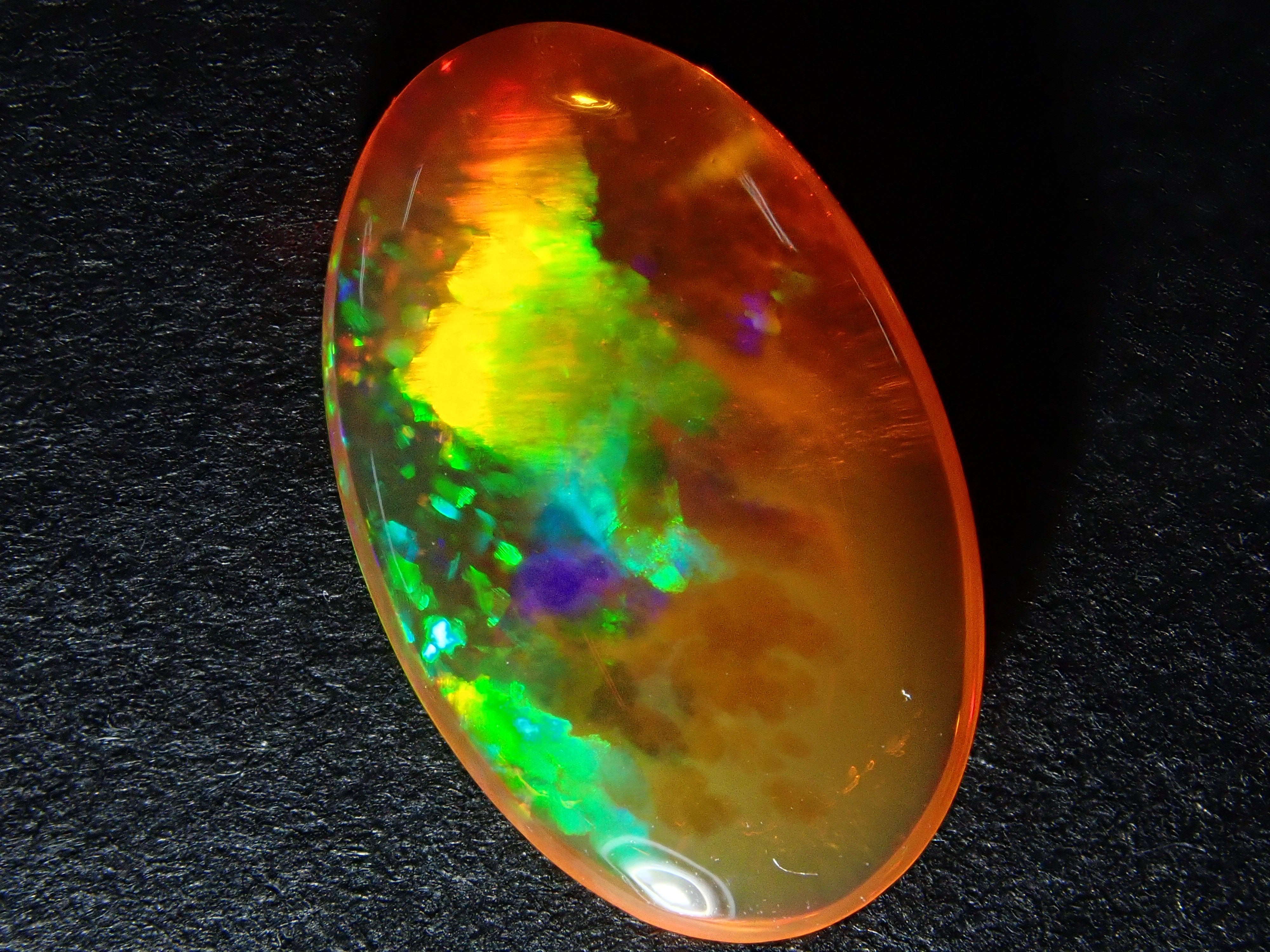青い斑の浮かぶ魅力的なオレンジオパール74.5ct/ファイアオパール/鉱物