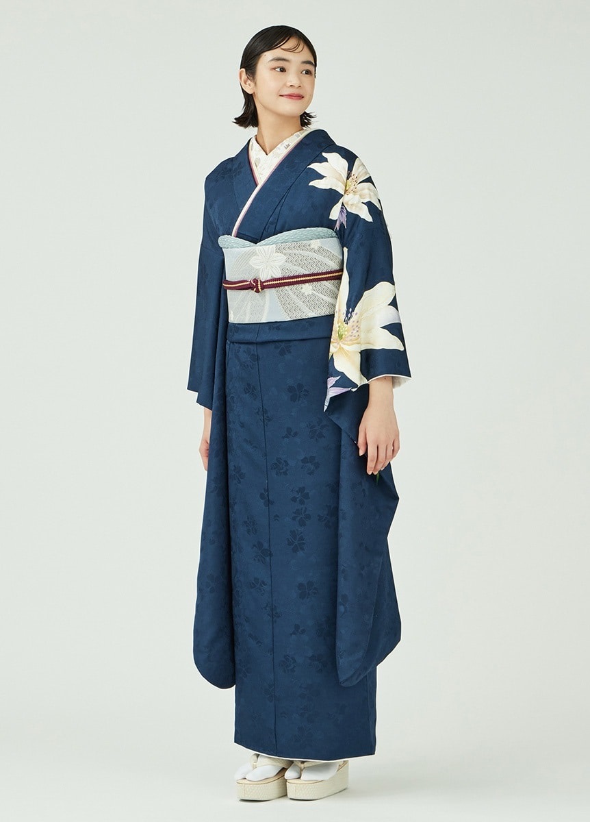 振袖濃紺 花柄と金箔の孔雀柄振袖長襦袢付きH102 振袖濃紺 花柄と金箔