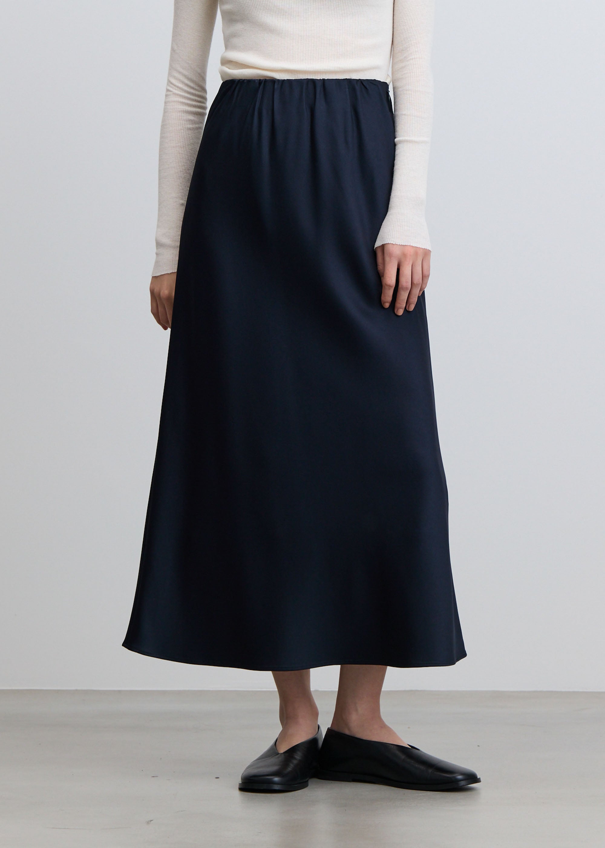 トリアセサテンロングスカート - SOÉJU online store｜上質な大人の