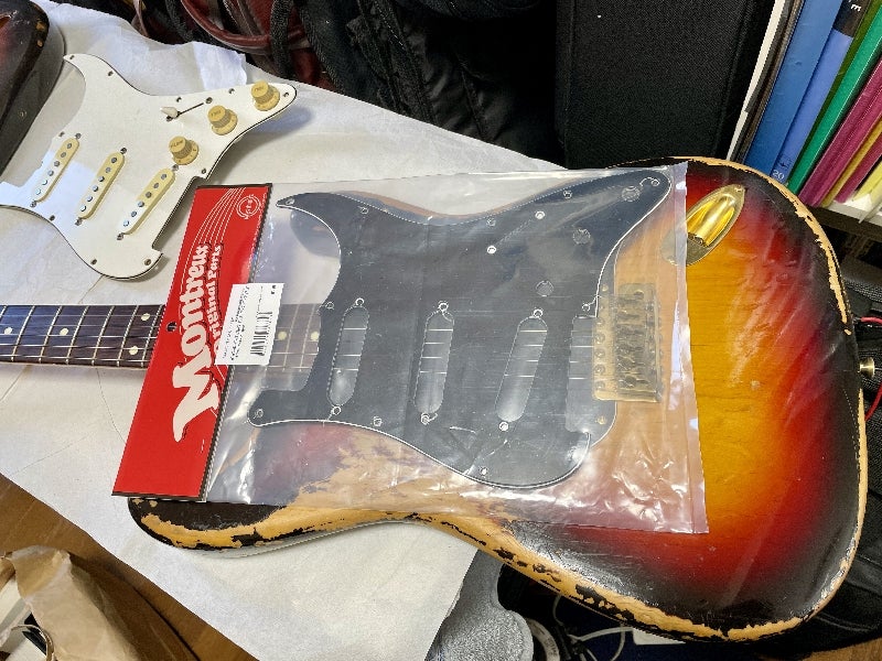 Fender Japan ストラトキャスター （ダイナ楽器製）※要メンテ Fender