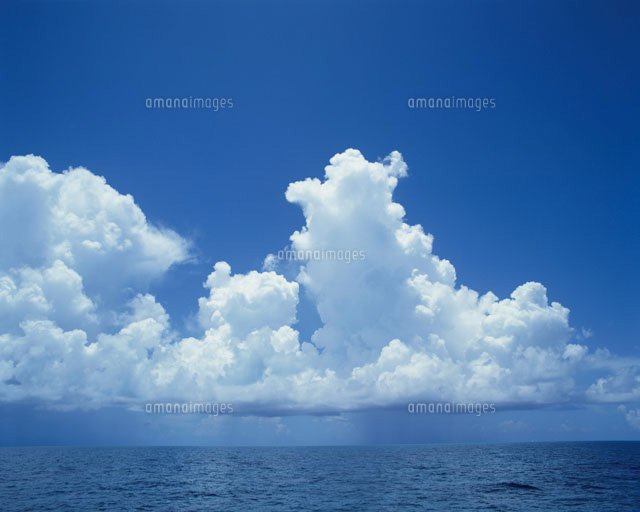 海面と水平線と雲[20007001664]の写真・イラスト素材｜アマナイメージズ