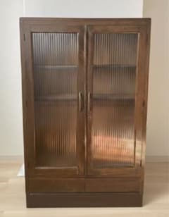 ヴィンテージ 木製キャビネット(モールガラス扉、引出し) - メルカリ