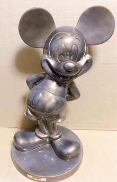 ディズニー ミッキーマウス ブロンズ像 1928-2006 - メルカリ