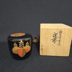 黒色の木製棗 金色と赤色の模様 - メルカリ