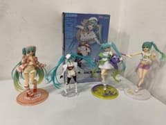 ID8731: 4体セット 初音ミク レーシングミク フィギュア 2023 - メルカリ