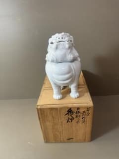 2905 無形文化財平戸三川内焼白磁獅子香炉陽山松太郎作