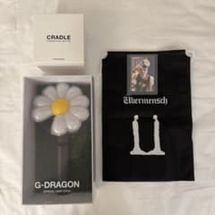 ☆国内24時間以内発送G-DRAGON ペンライト&クレイドル＆トレカ＆袋