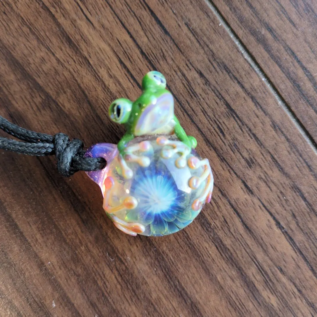 麻覇王mahao ペンダント ネックレス ガラス カエル 蓮花 C 2026年最新