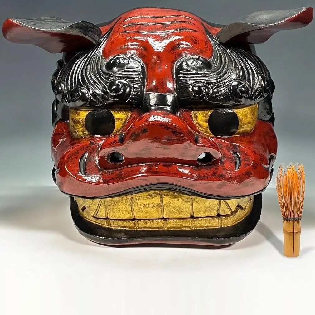 飛騨高山 木彫り 獅子舞 獅子頭 伝統的な獅子の面 赤黒金色装飾｜飛騨