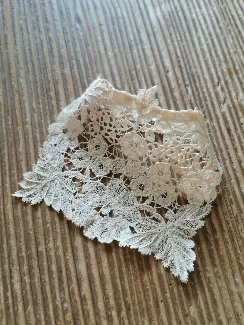 アンティークベルギー ポワンドガーズローズ 9輪の立体薔薇 レース