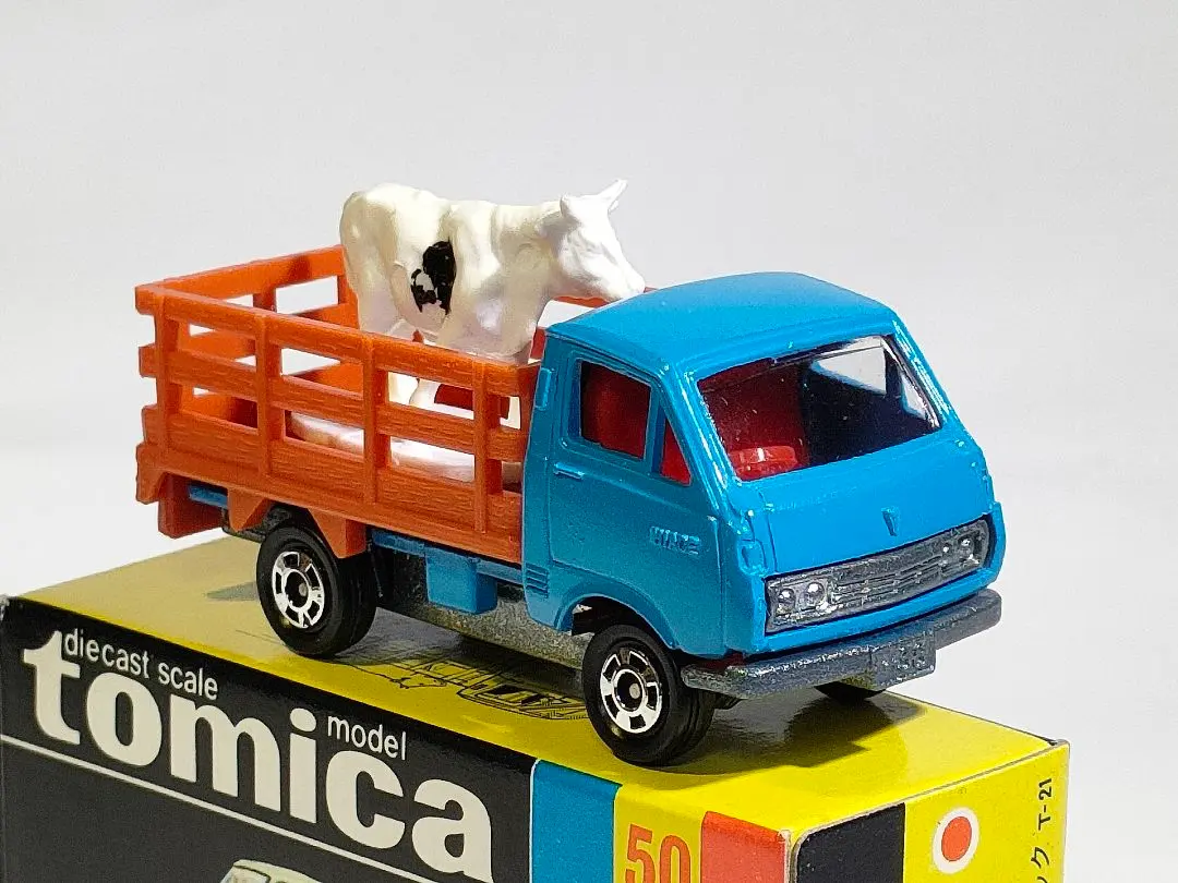 トミカ黒箱トヨタダイナ牧場トラック 牛付き日本製外箱フタ4枚あります。