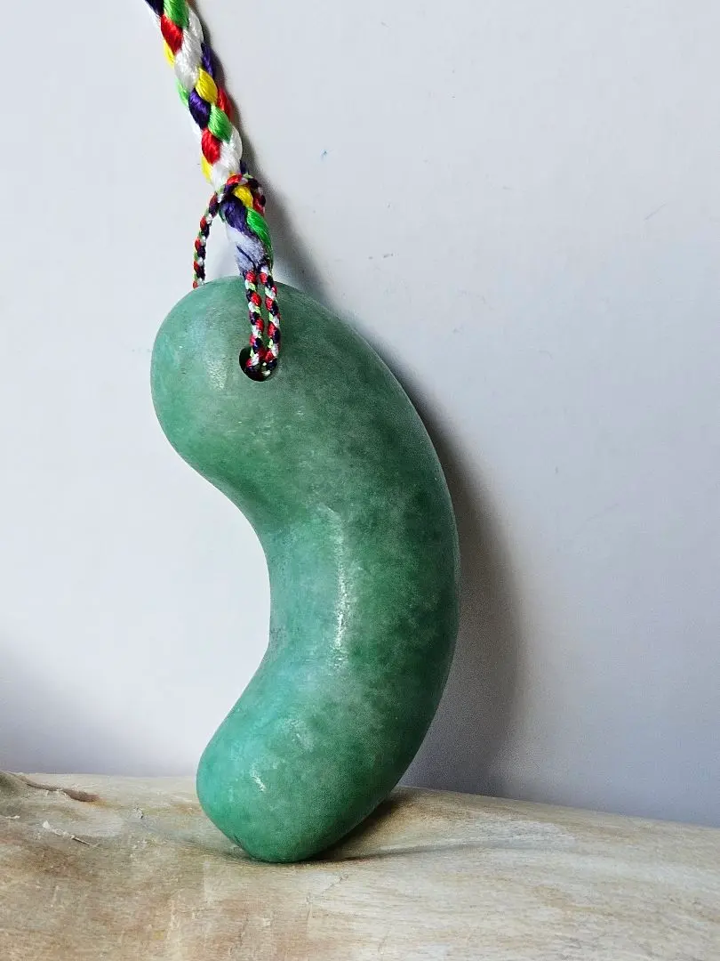 2026年最新】糸魚川翡翠 勾玉 ロウカンの人気アイテム - メルカリ