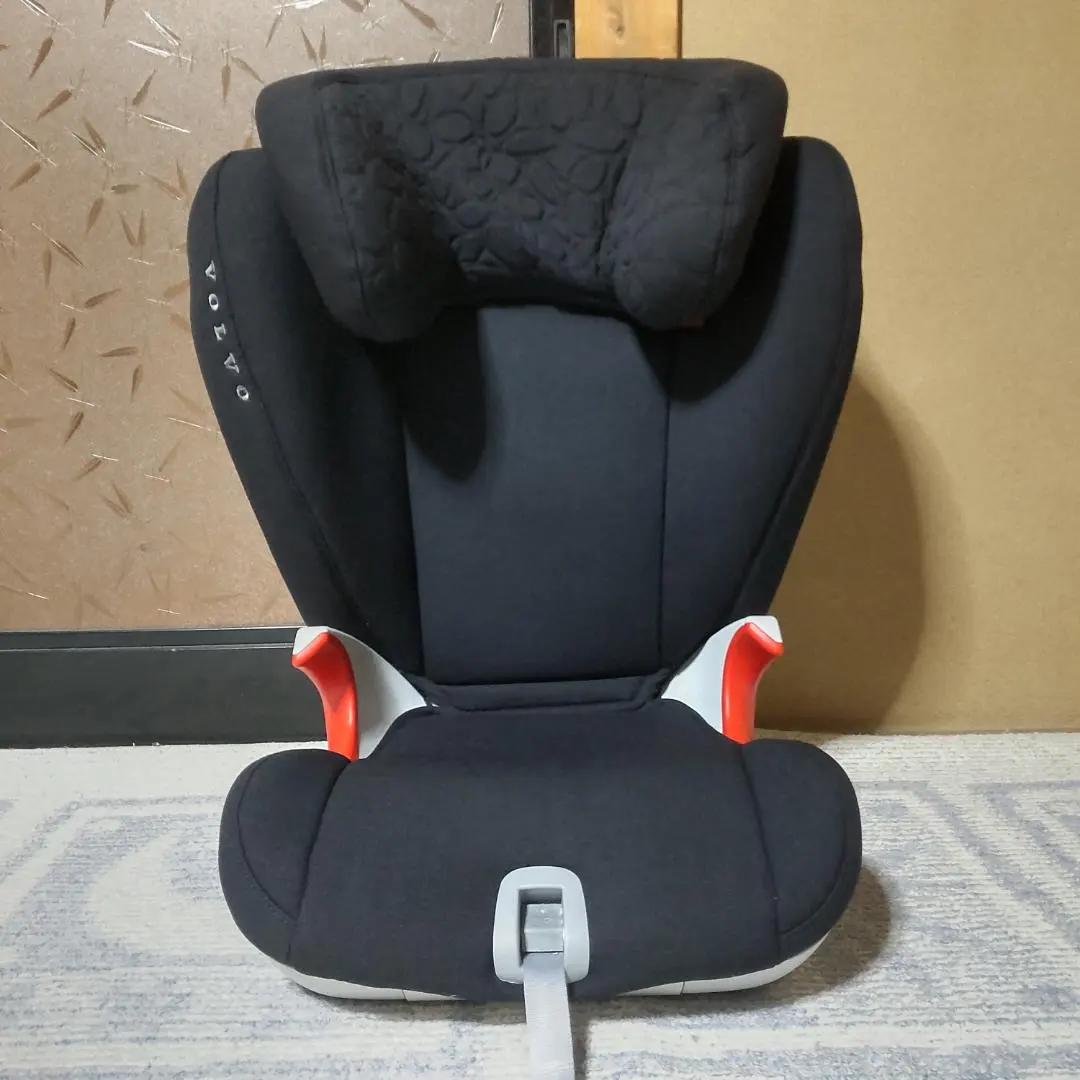 VOLVO ジュニアシート ブラック/レッド