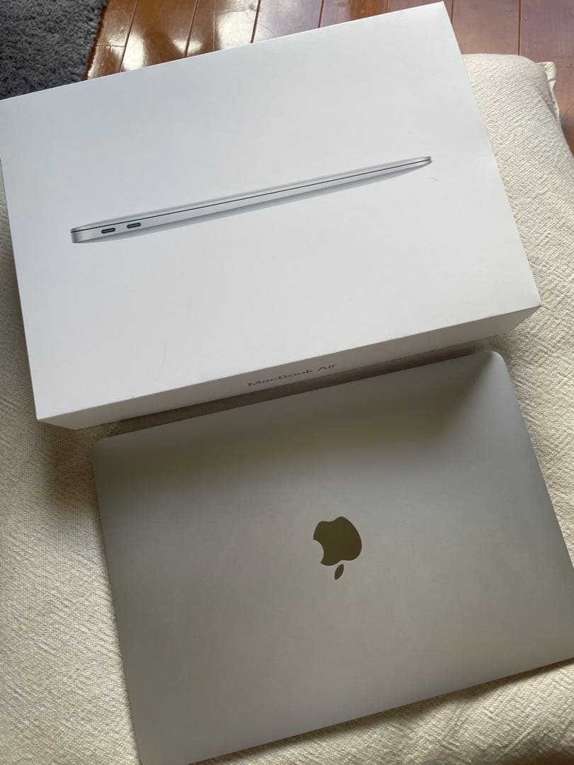 MacBook Air 13インチ シルバー 本体 箱、充電器付き