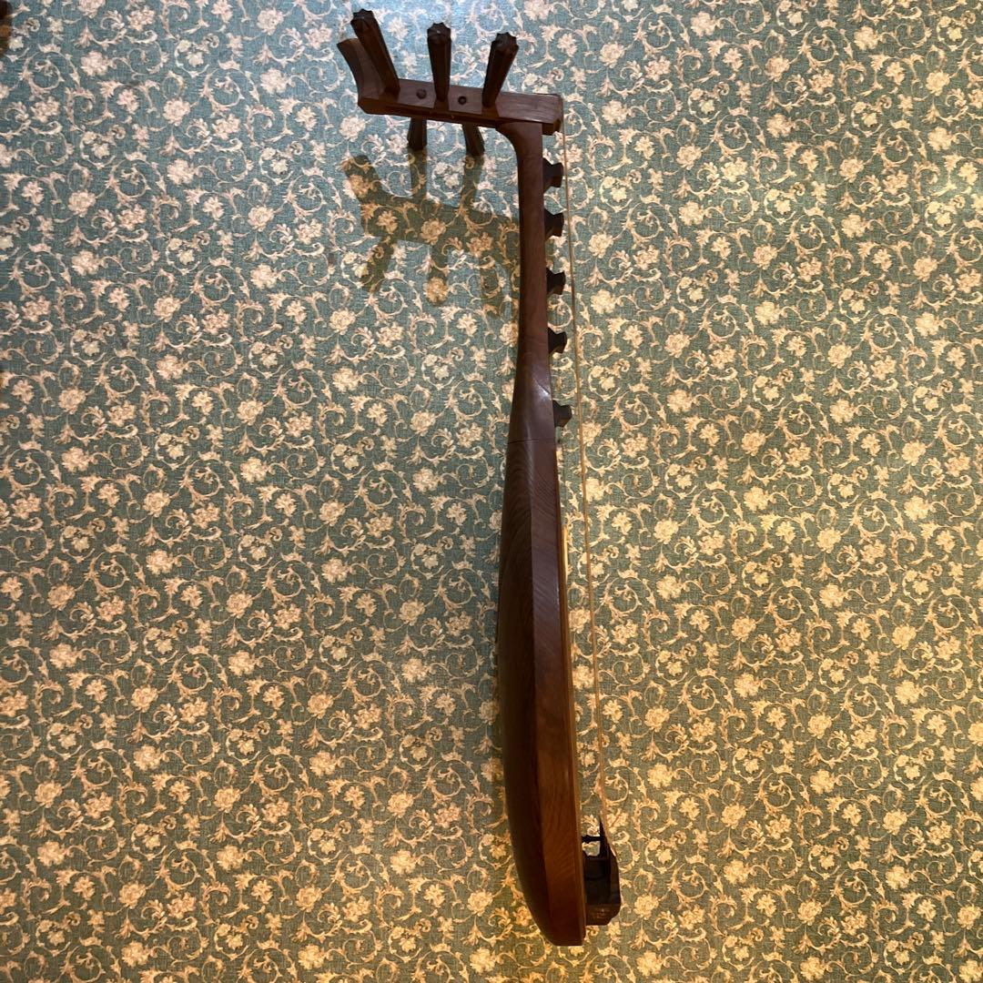 木製 琵琶 月の模様