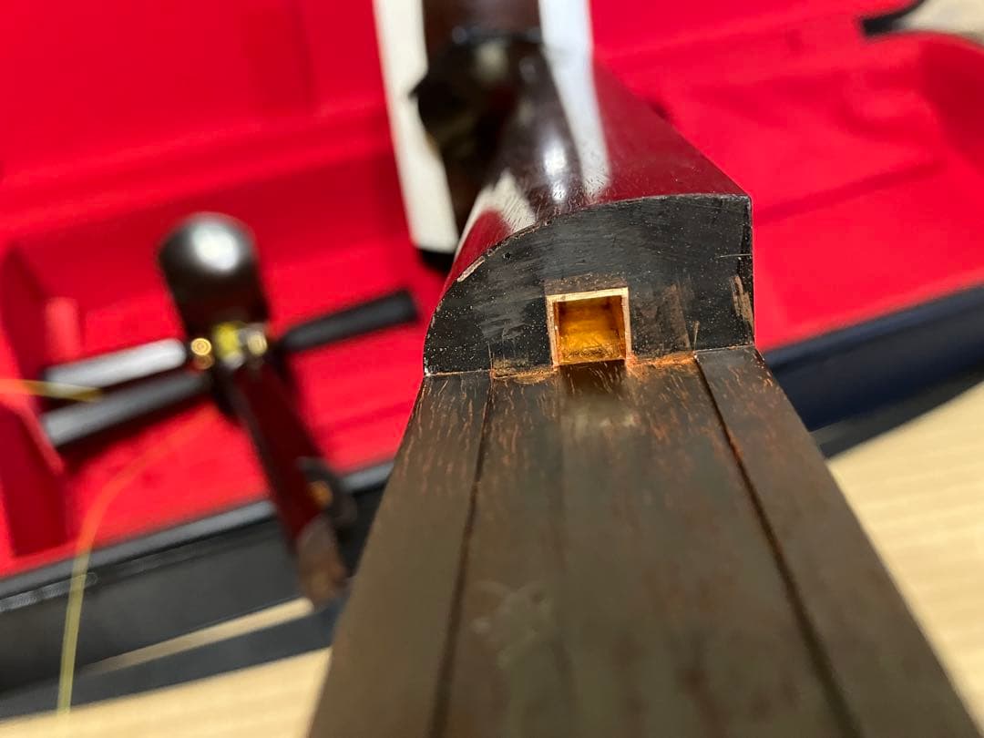 中棹 三味線 虎トチ紅木 子持ち綾杉胴 二本溝 金細 K9 紅木糸巻き 和