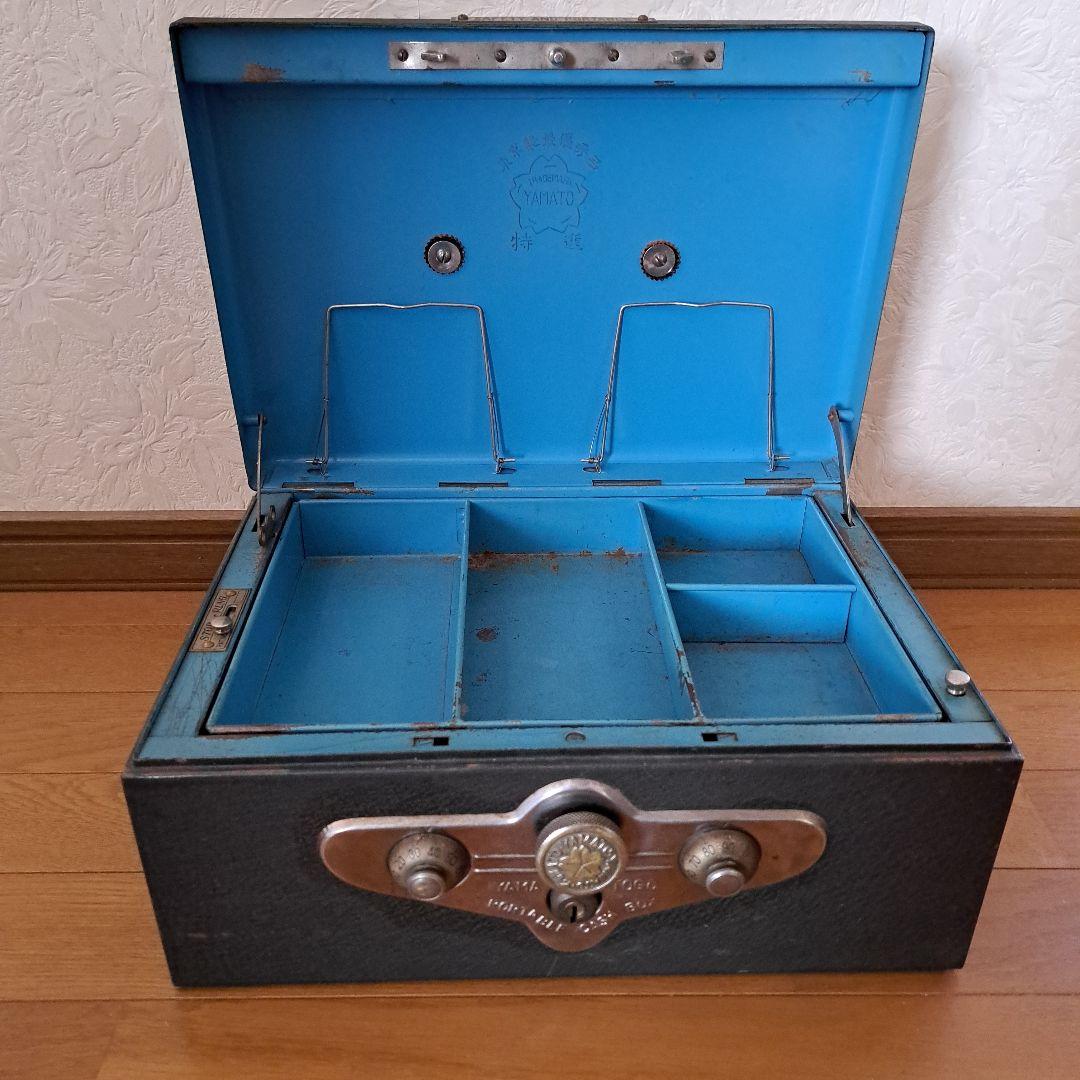 レトロ・アンティーク手提げ金庫 YAMATO CASH BOX カギ付き