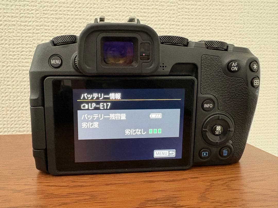 EOS RP バッテリー2個付き シャッター回数7000回以下 カメラ