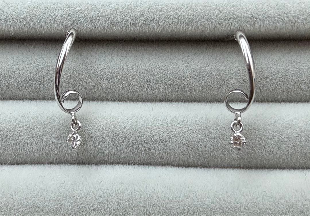 テイクアップ スイングダイヤピアス14Kホワイトゴールドひねりライン