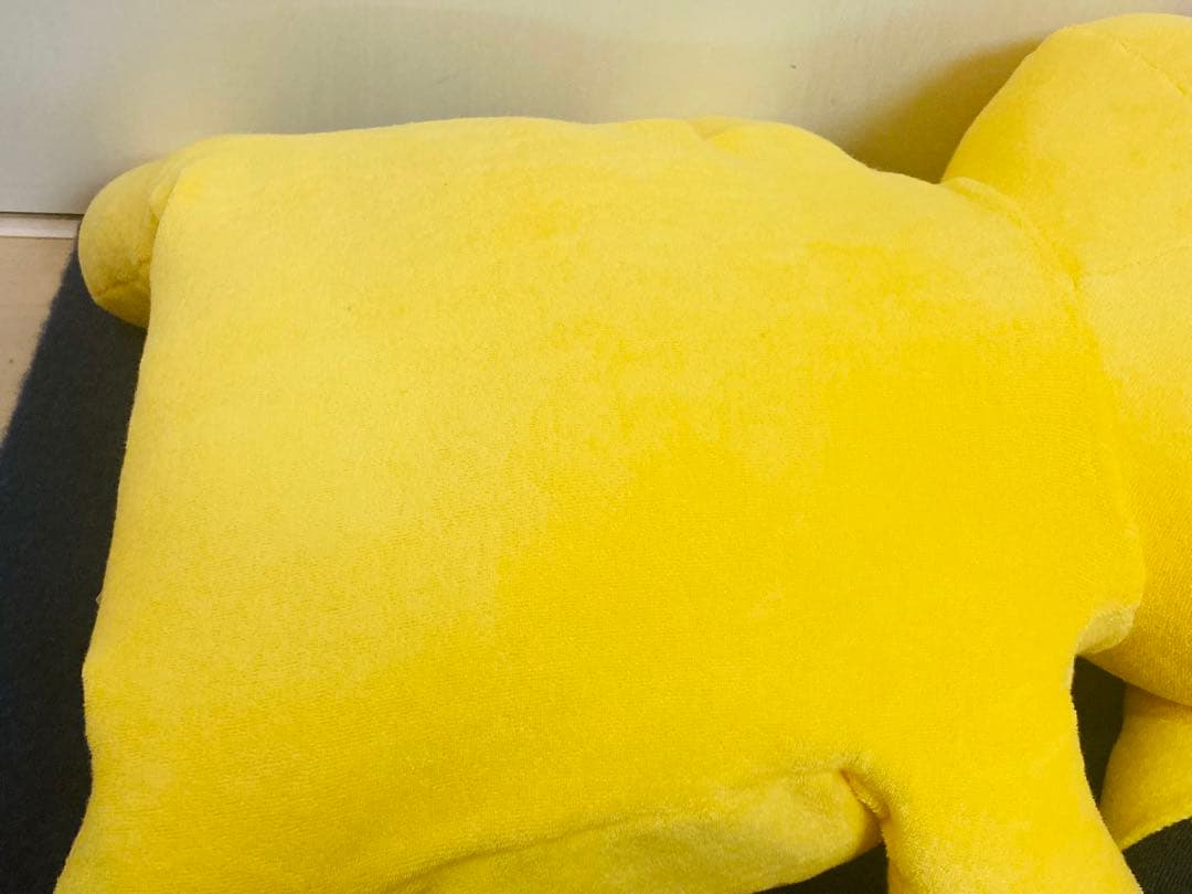 くたくたピカチュウ　ぬいぐるみ　寝そべり　クッション　TOMY レトロ　ポケモン