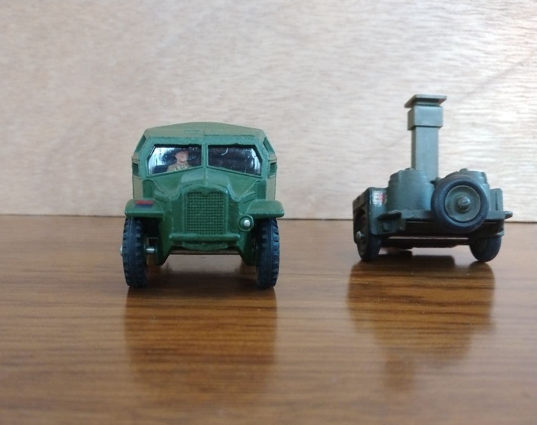 DINKY野戦炊事車と牽引トラクター823 688