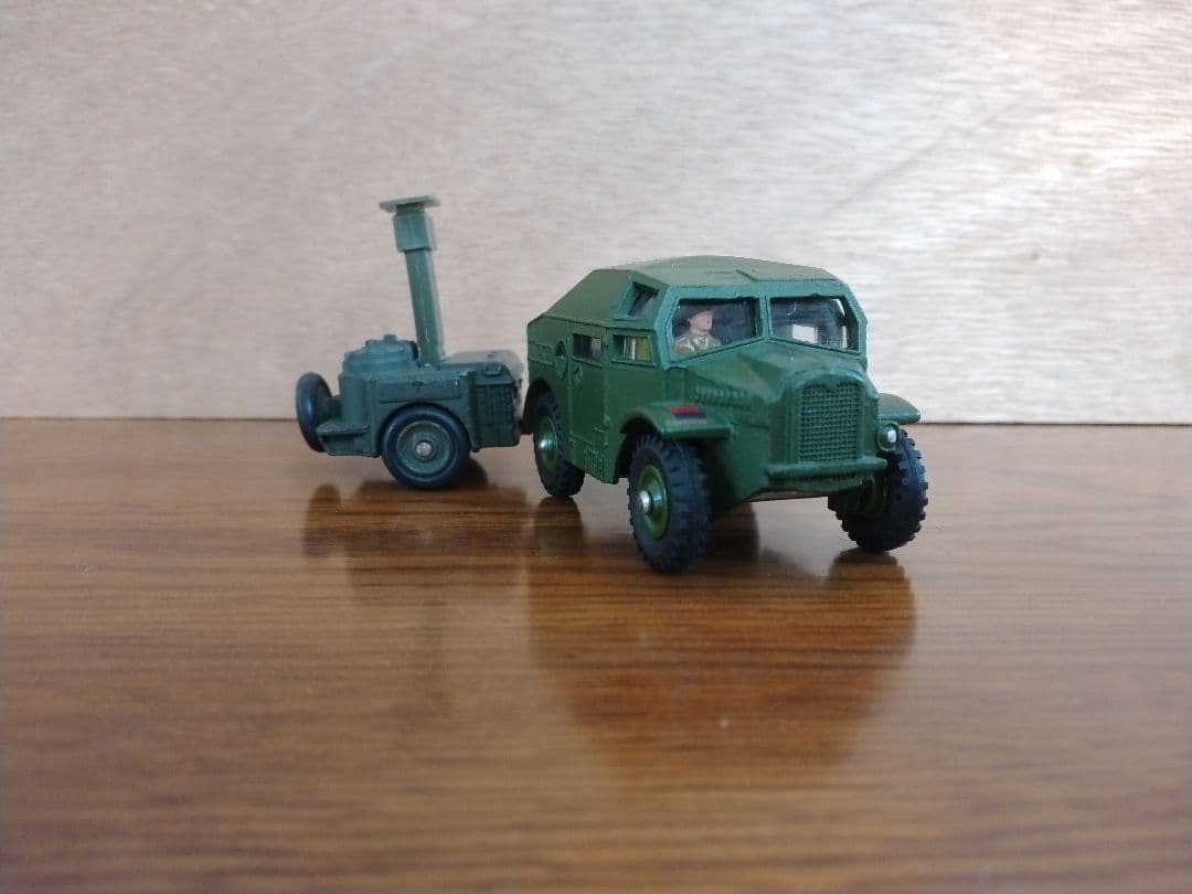 DINKY野戦炊事車と牽引トラクター823 688