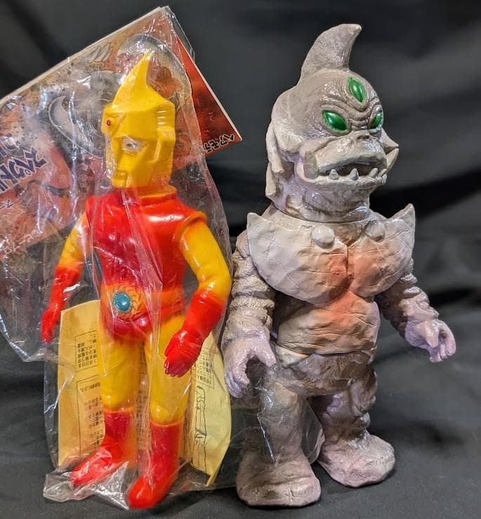 スペクトルマン未開封＆シルバーロボ（ベアモデル）ソフビフィギュア2