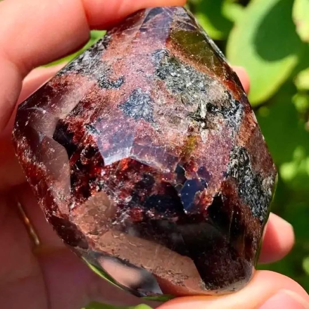 ダークレッドの12面体結晶ガーネット(LLサイズ2)ポリッシュ ダークレッドの12面体結晶ガーネット(LLサイズ2)ポリッシュ