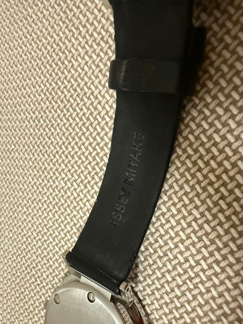 ISSEY MIYAKE アナログ腕時計 ホワイト/ブラック 和田智