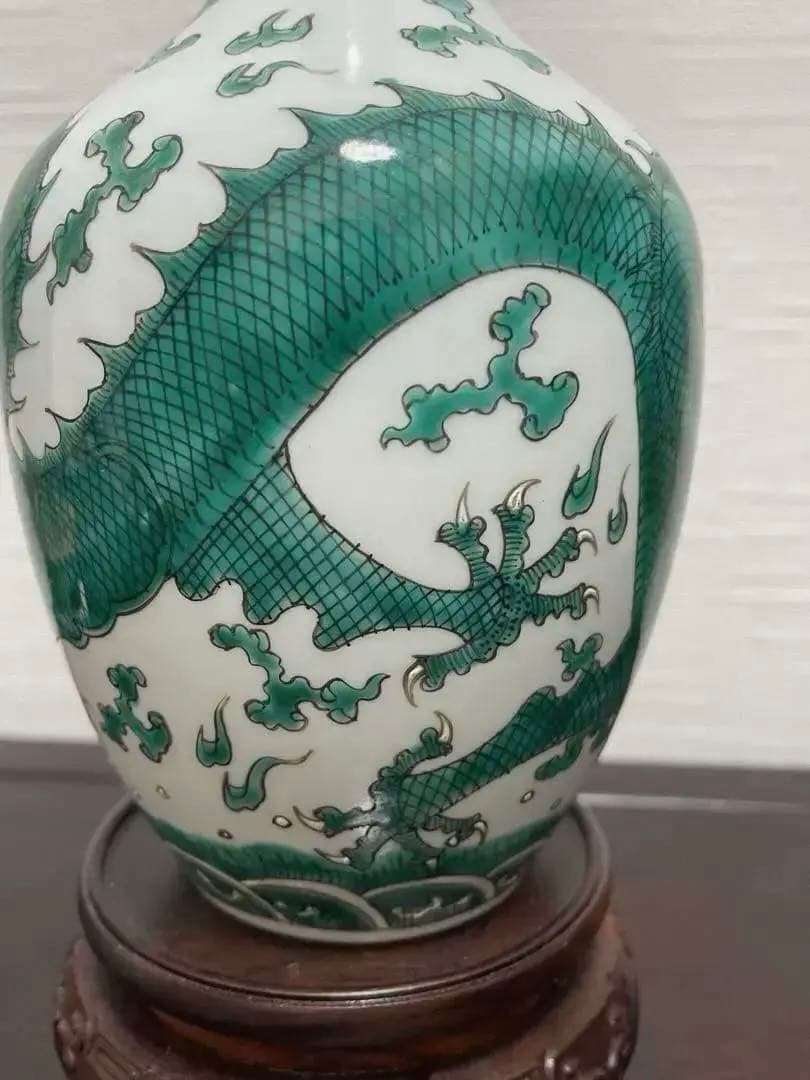 中国 大清乾隆年製 緑竜紋 長頸瓶。