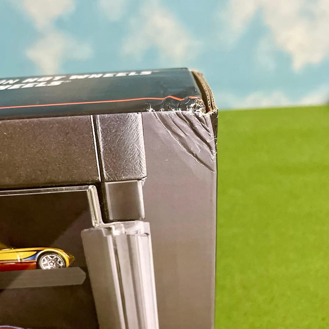 ホットウィール プレミアム ディスプレイケース　新品　未開封　ミニカー付き